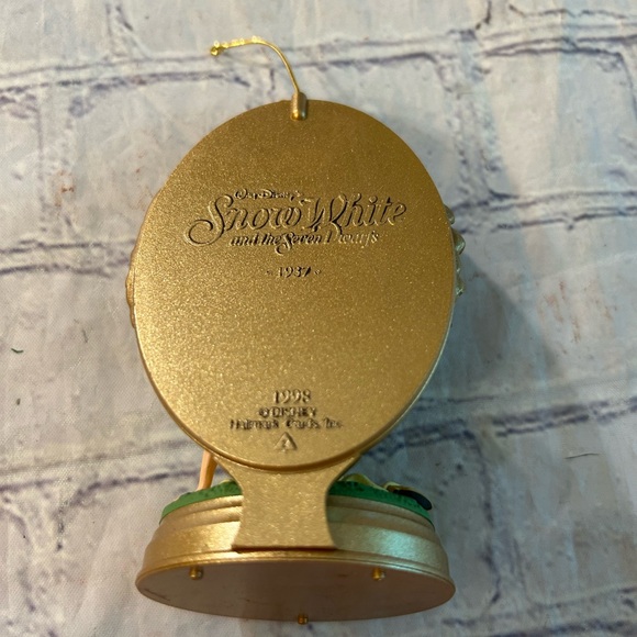 HALLMARK (1998) WALT DISNEY SNOWWHITE ORNAMENT - Picture 7 of 8